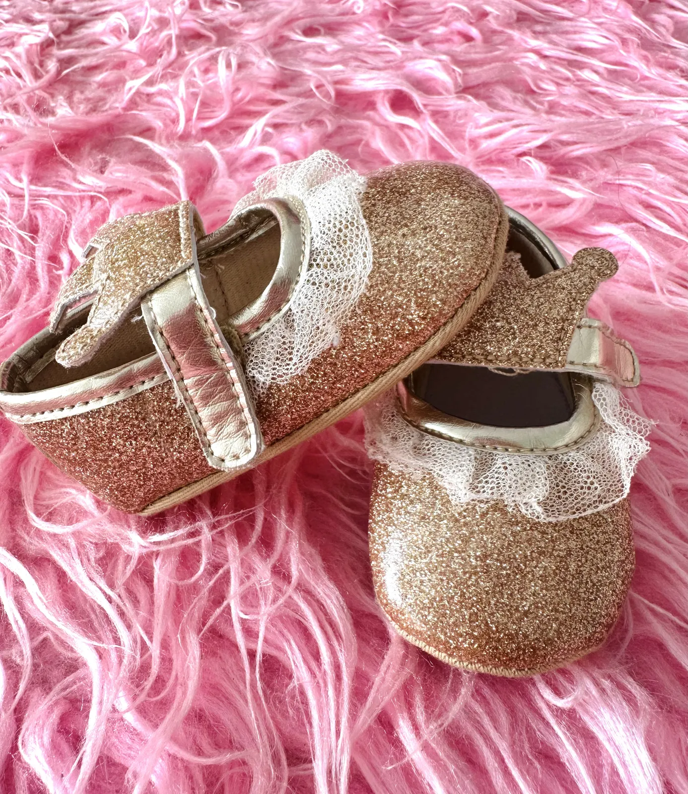 Sapatinho bebê dourado - Tam 6 meses