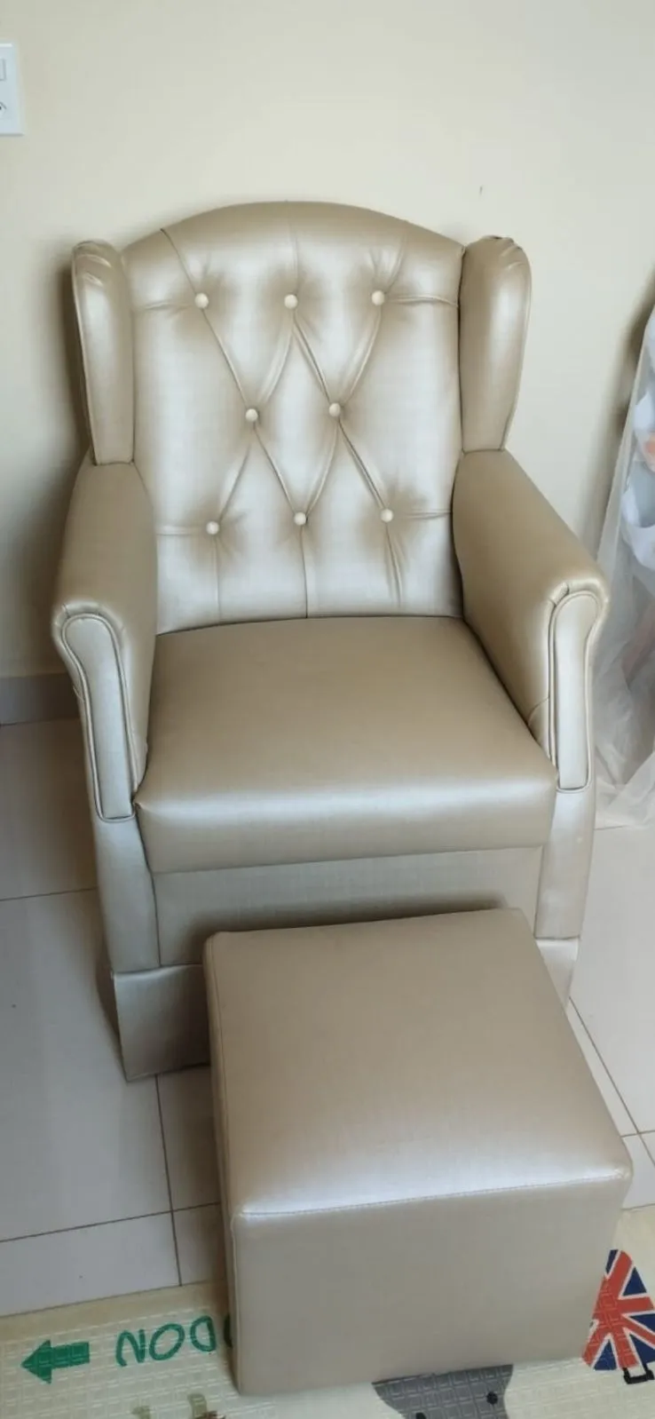 Poltrona amamentação com balanço e Puff